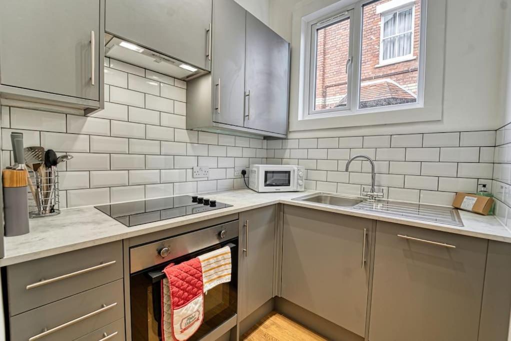 Host & Stay - Droitwich Road Apartment 우스터 외부 사진